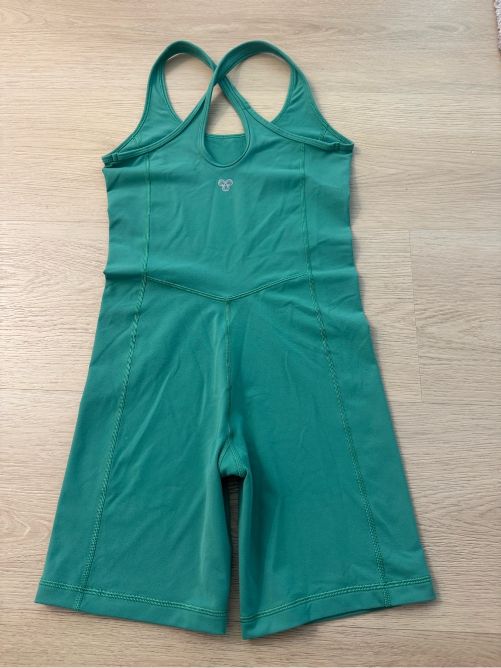 TnAction- Aritzia Green Active Romper Biker Short One Piece Size Small - Picture 2 of 3